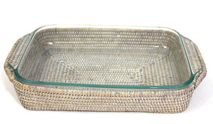 White Rattan with Pyrex 3 Quart Baking Tray